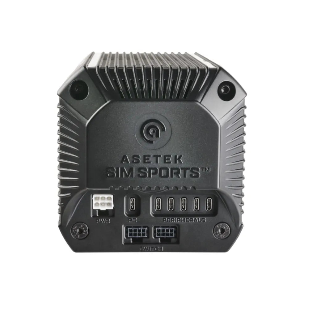 Zadný pohľad na Asetek Forte® Direct Drive Wheelbase 18Nm s ukážkou konektorov a dizajnových prvkov pre fanúšikov sim racingu.