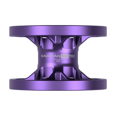 BavarianSimTec Spacer in viola, che mostra l’attacco 70mm e i fori filettati per il collegamento tra volante e base.
