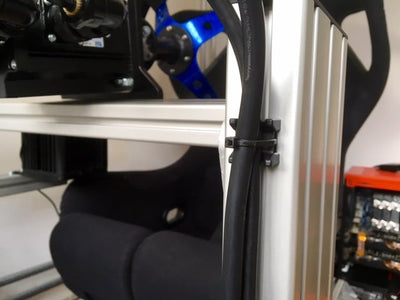 Kruis kabelbinderblok (SET van 10) gebruikt voor efficiënte kabelmanagement in een sleuf 8 profielopstelling.