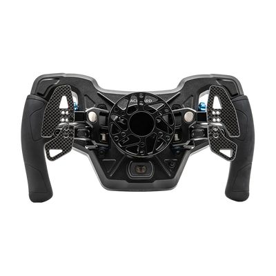 Sim racing volant Cube Controls Astra s čelní deskou z uhlíkových vláken, hliníkovým tělem a přizpůsobitelnými RGB tlačítky.