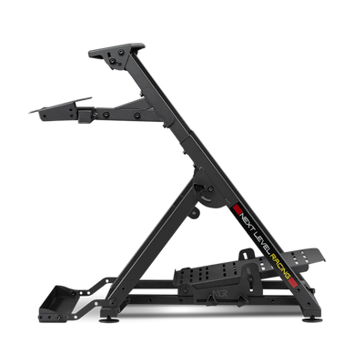 Next Level Racing Wheel Stand 2.0 vista laterale, telaio in acciaio regolabile per volanti e pedali, design pieghevole per una facile sistemazione.