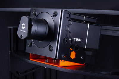 Simucube konzol Direct Drive kormányalaphoz, állítható asztali rögzítéssel a Simucube 2-höz, amely növeli a verseny setup rugalmasságát.