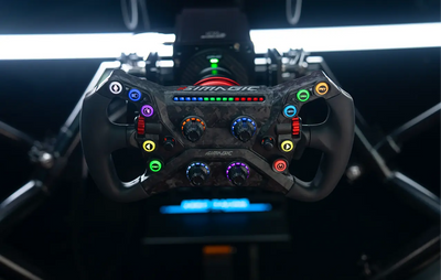 Simagic GT Neo racestuur met carbon fiber composieten, aanpasbare knoppen en precieze encoders voor topprestaties in sim racing.